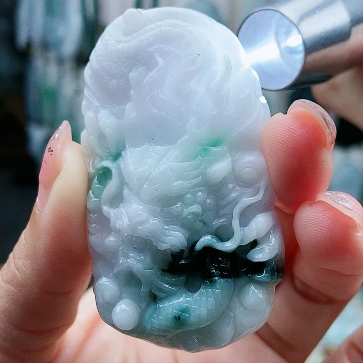 颈饰足铂镶嵌翡翠翡翠