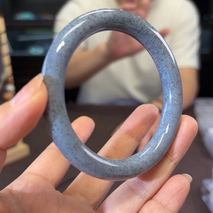 石英质玉未镶嵌颈饰石英质玉