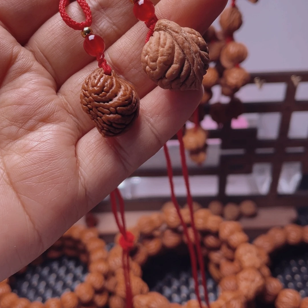 木质类龙纹桃枭挂件