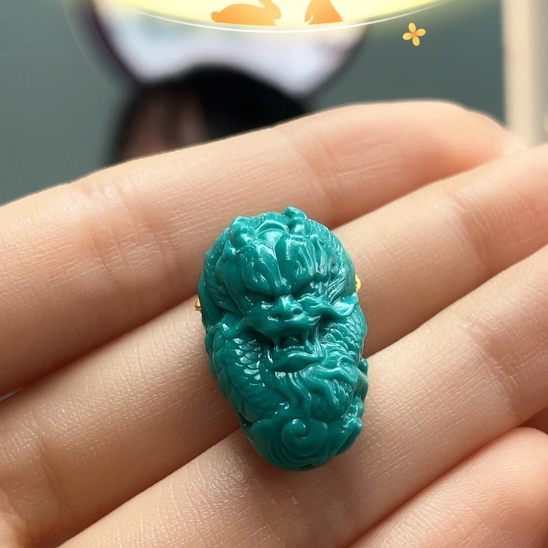 阿***肖未镶嵌绿松石颈饰
