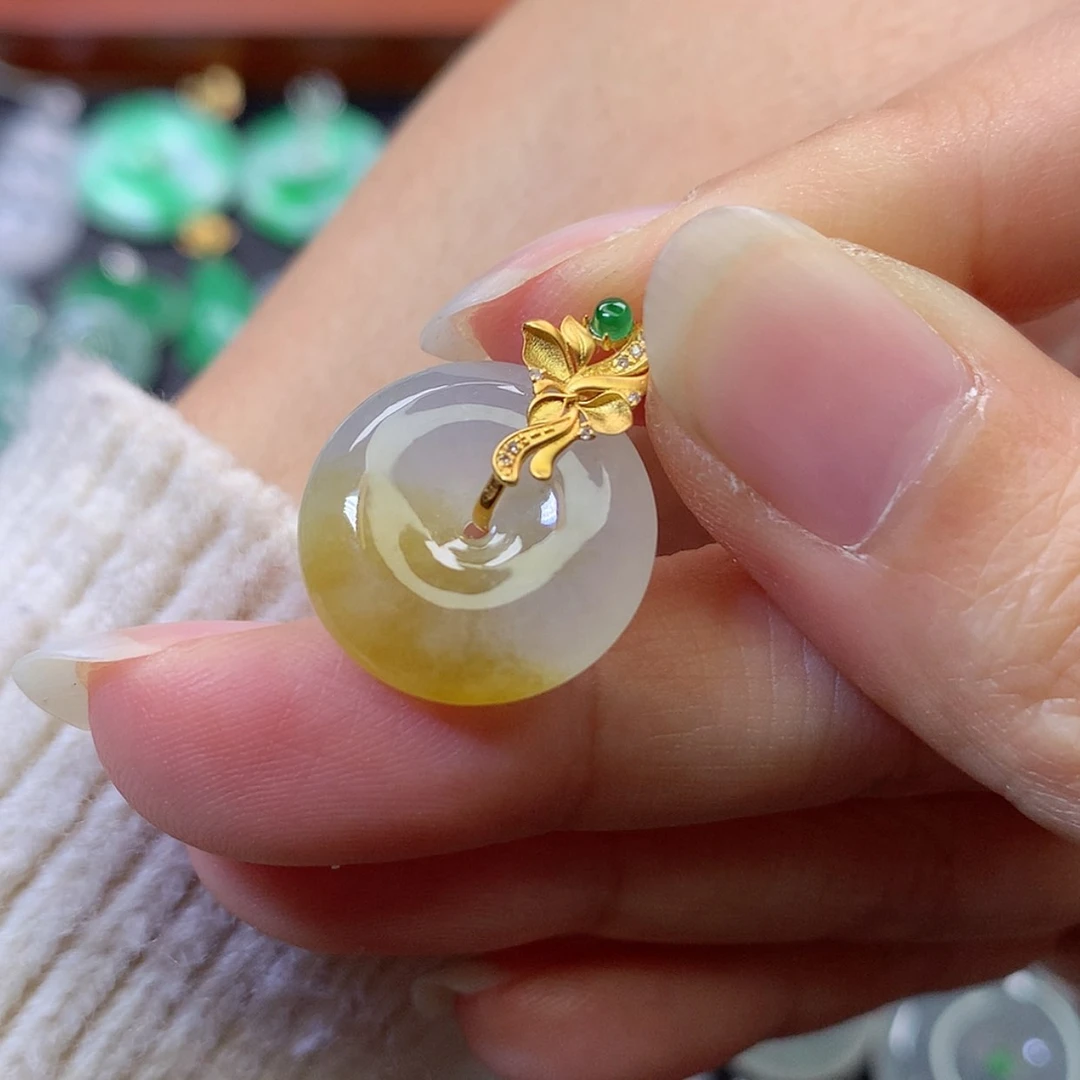 【闪购商品】吊坠(赠链)18K金镶嵌翡翠