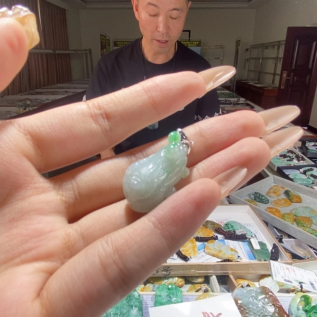 翡翠未镶嵌颈饰翡翠