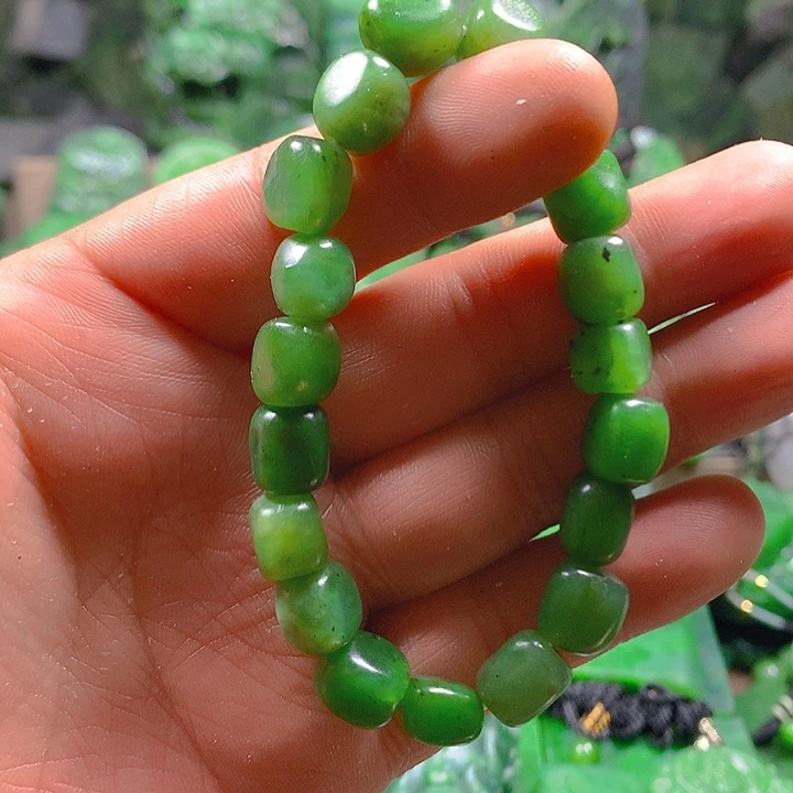 和田玉（碧玉）未镶嵌珠宝奇石