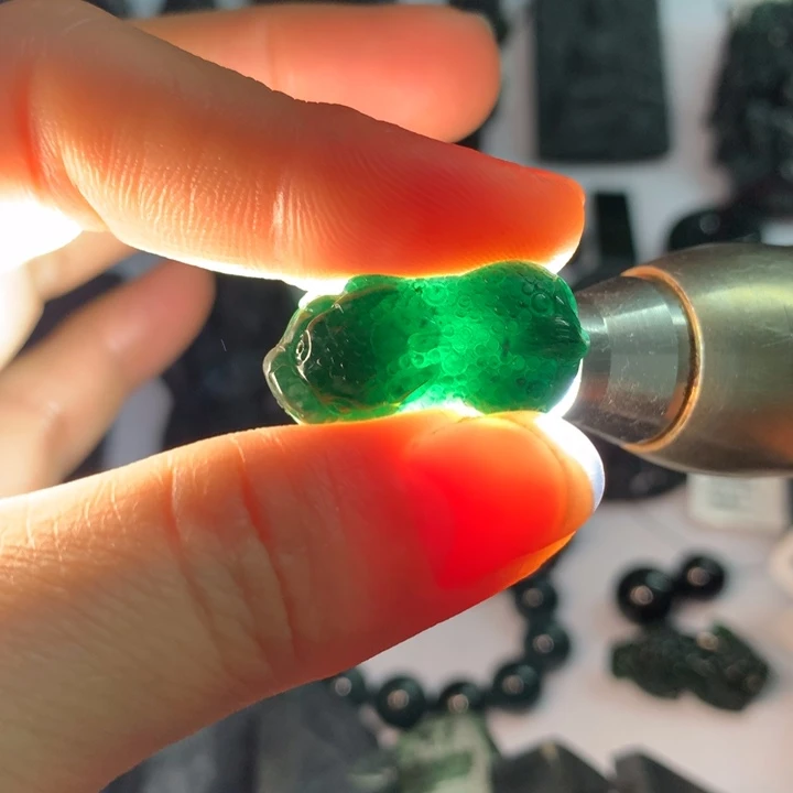 翡翠颈饰未镶嵌貔貅