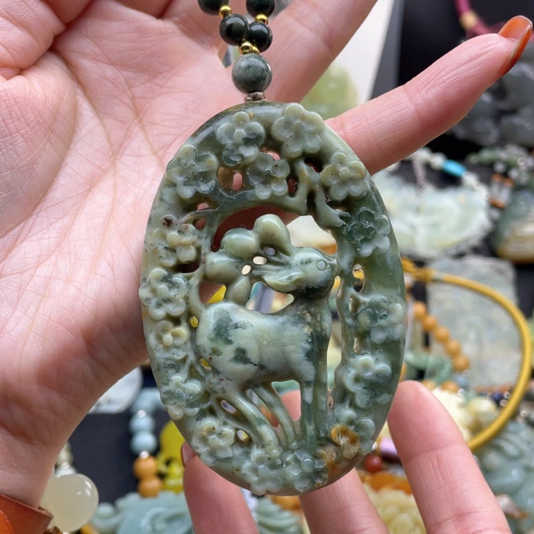 蛇纹石玉颈饰未镶嵌