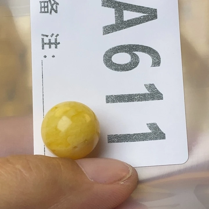 琥珀未镶嵌裸石微瑕有坑14.8