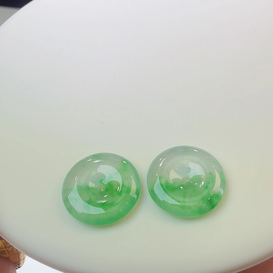 翡翠裸石冰飘花扣子