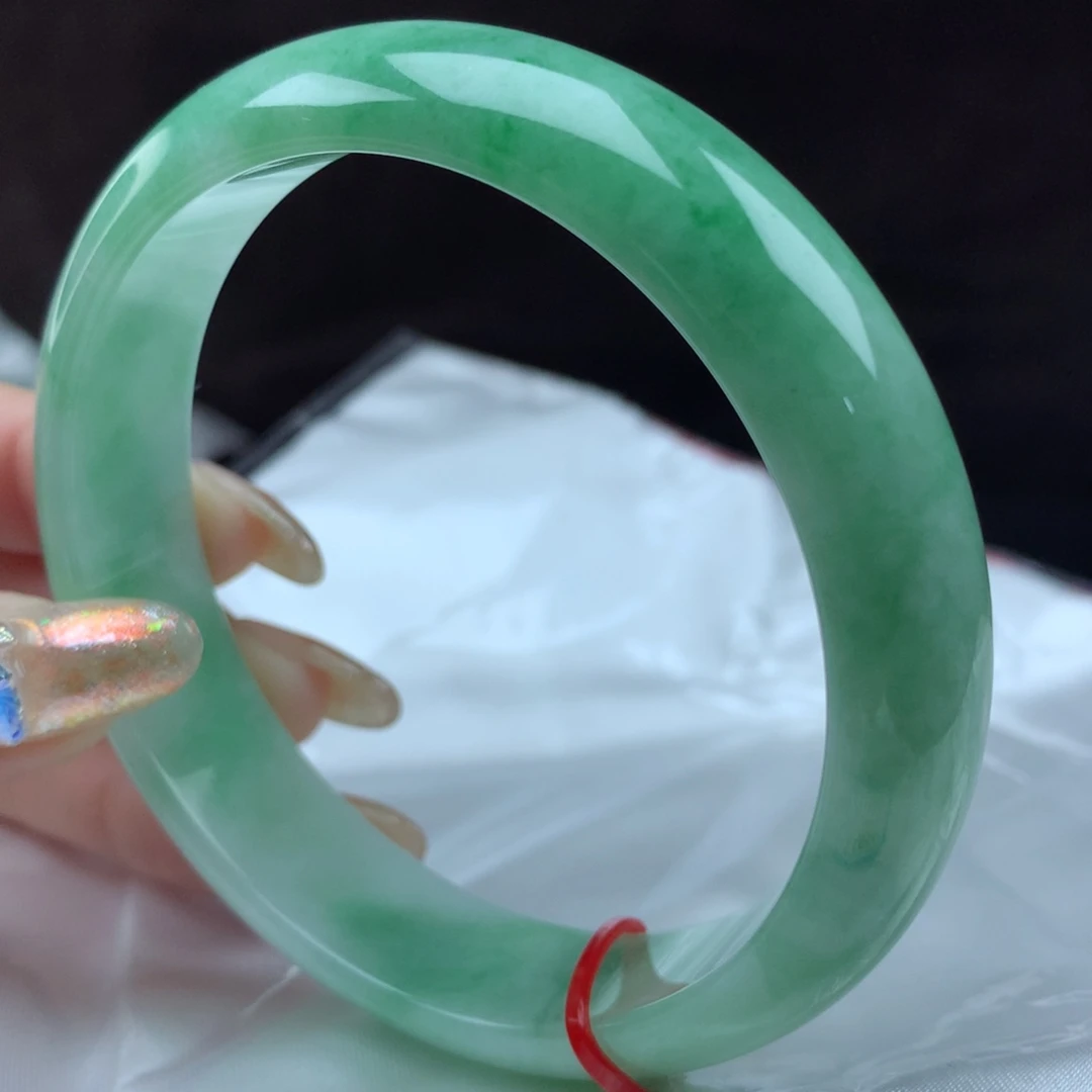 翡翠手镯未镶嵌于*玉87023，63圈