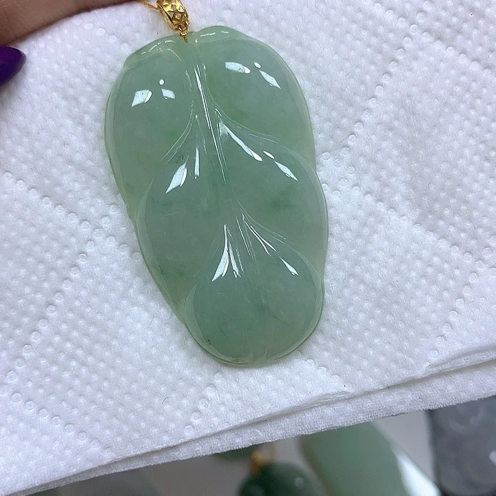 翡翠未镶嵌颈饰挂件