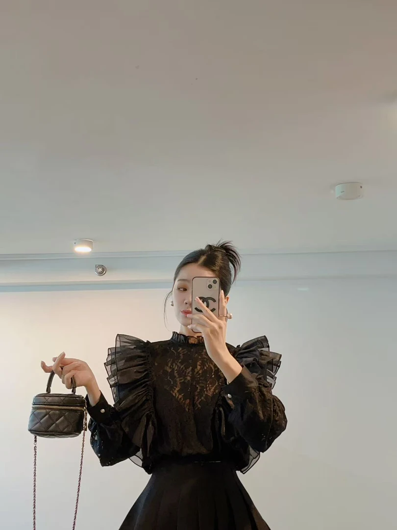 设计感小众2025新款性感镂空拼接勾花立体荷叶边短款蕾丝衫上衣