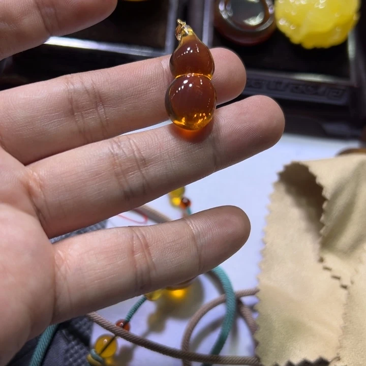 莲***乐琥珀颈饰未镶嵌琥珀吊坠