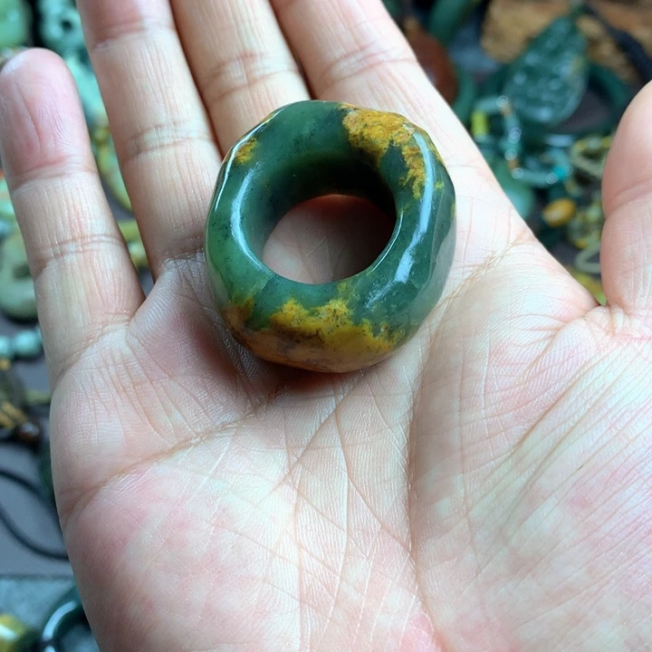 吊坠(赠链)未镶嵌岫岩河磨玉（透闪石质玉）秋*