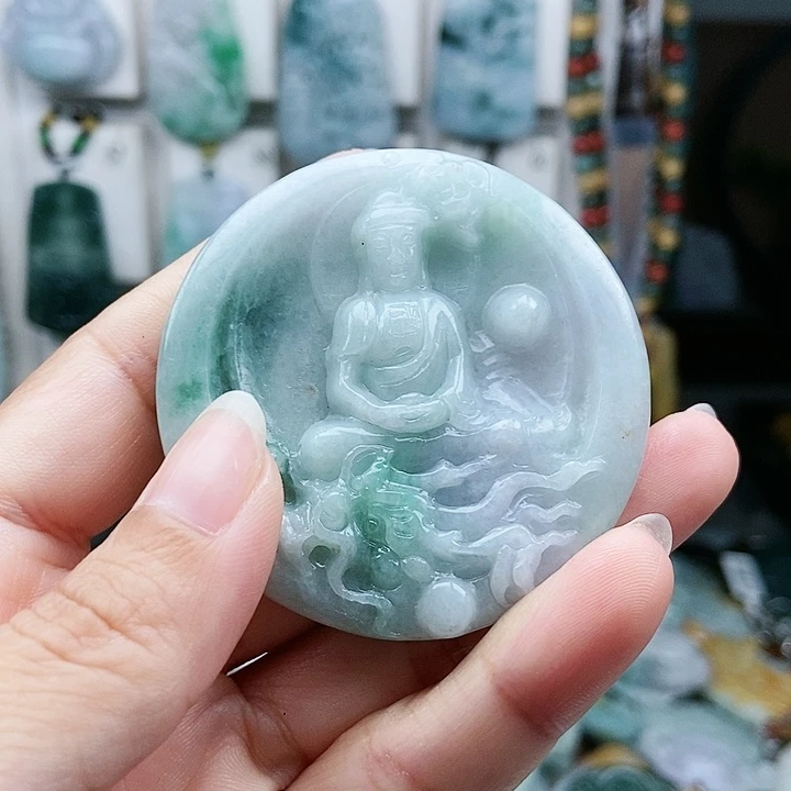 颈饰足铂镶嵌翡翠翡翠