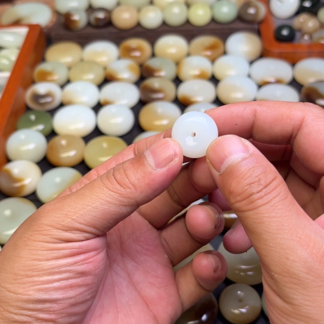 不***忧和田玉未镶嵌颈饰