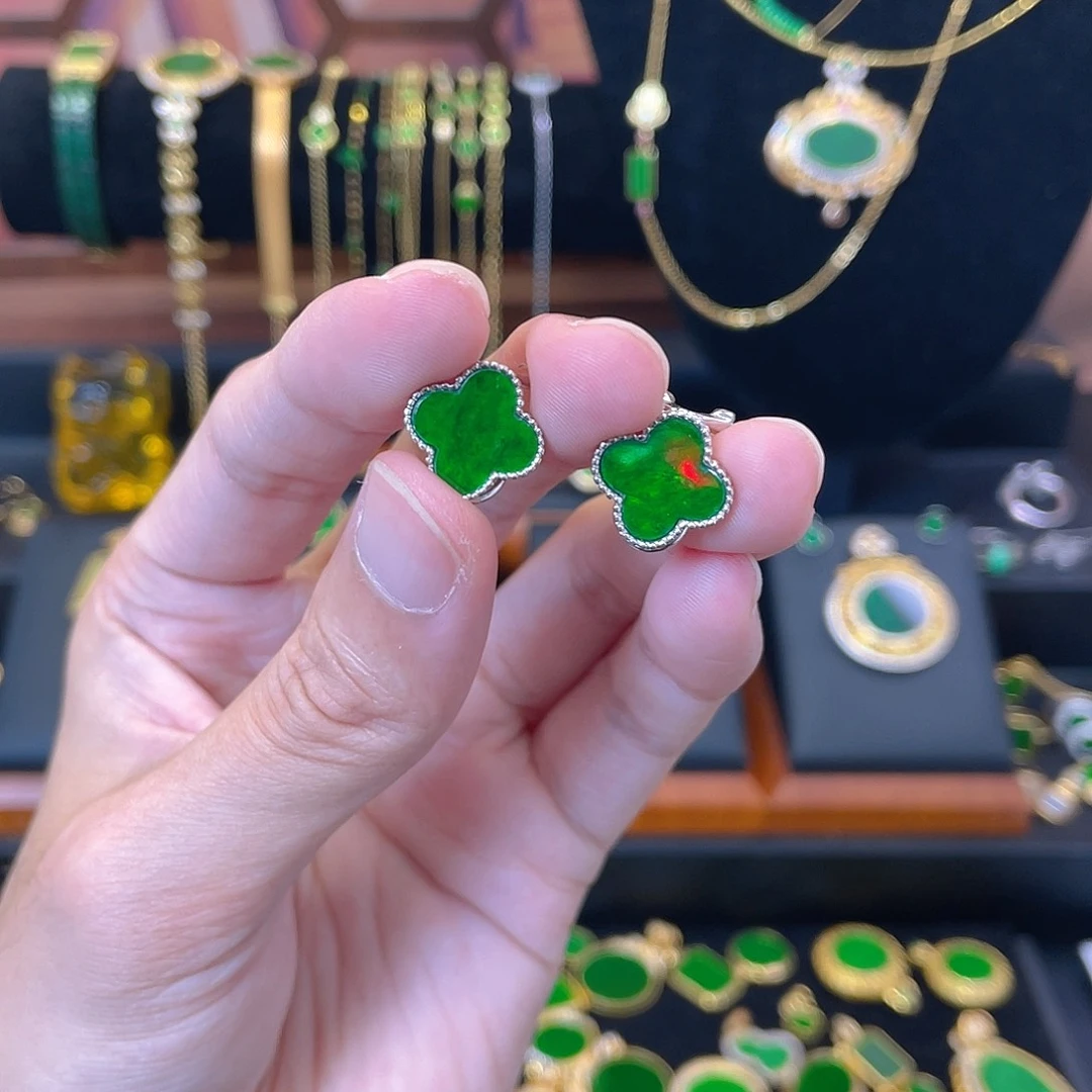 夏***欣翡翠银S925镀金镶嵌耳饰