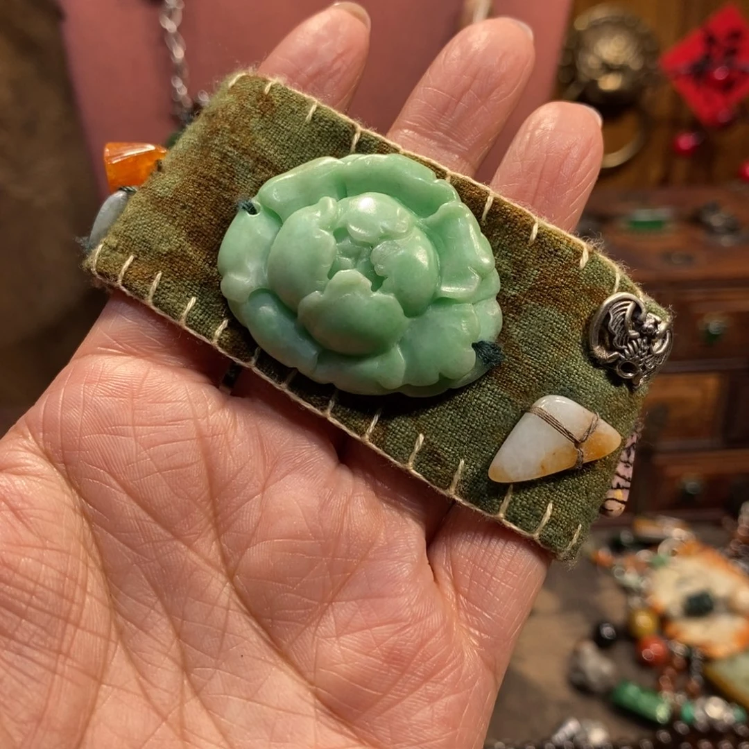 翡翠吊坠(赠链)未镶嵌