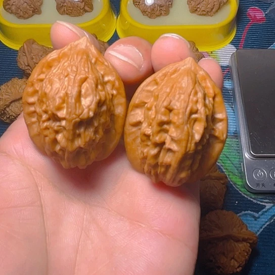 文玩核桃吊坠大红袍