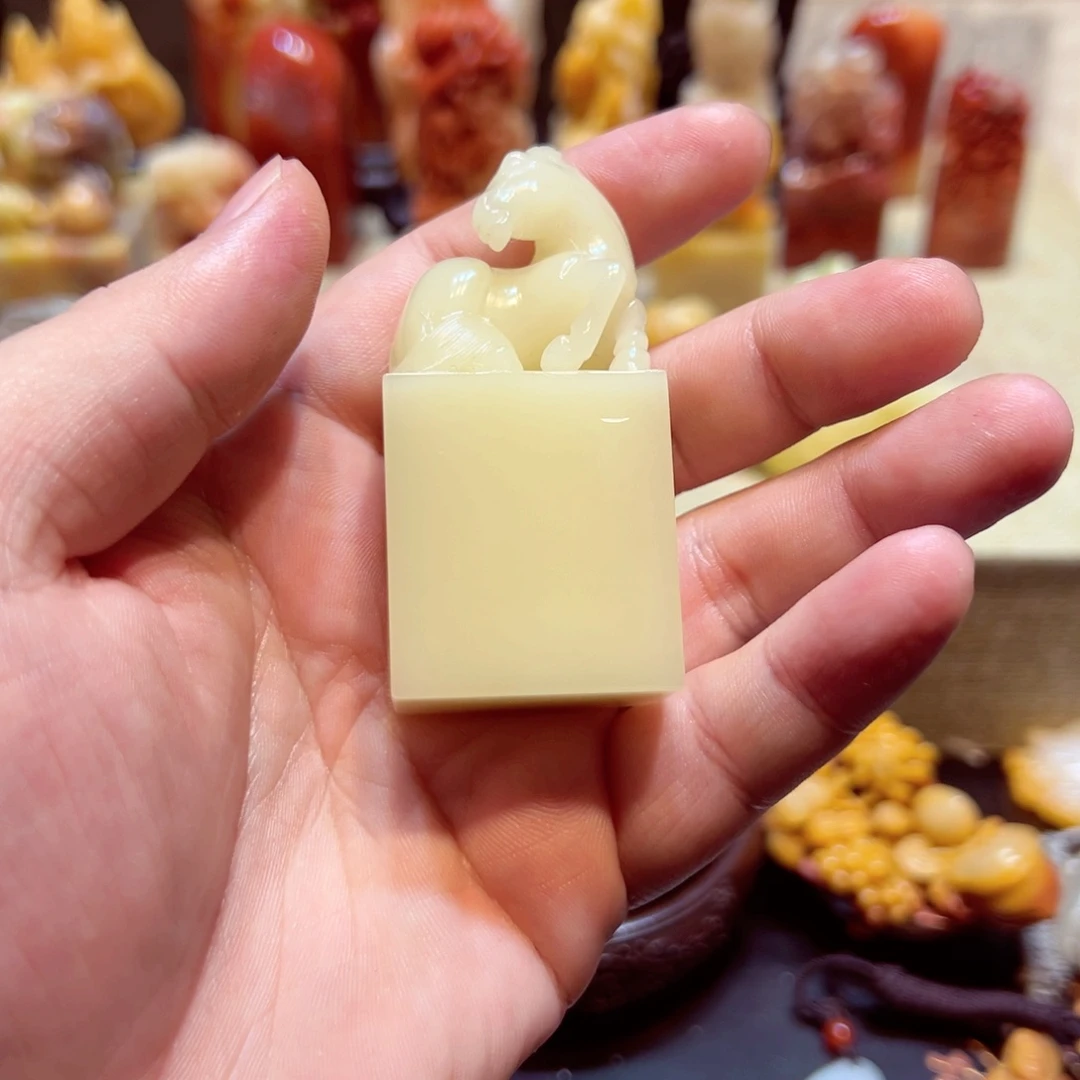 寿山石印石玩**恭结晶芙蓉