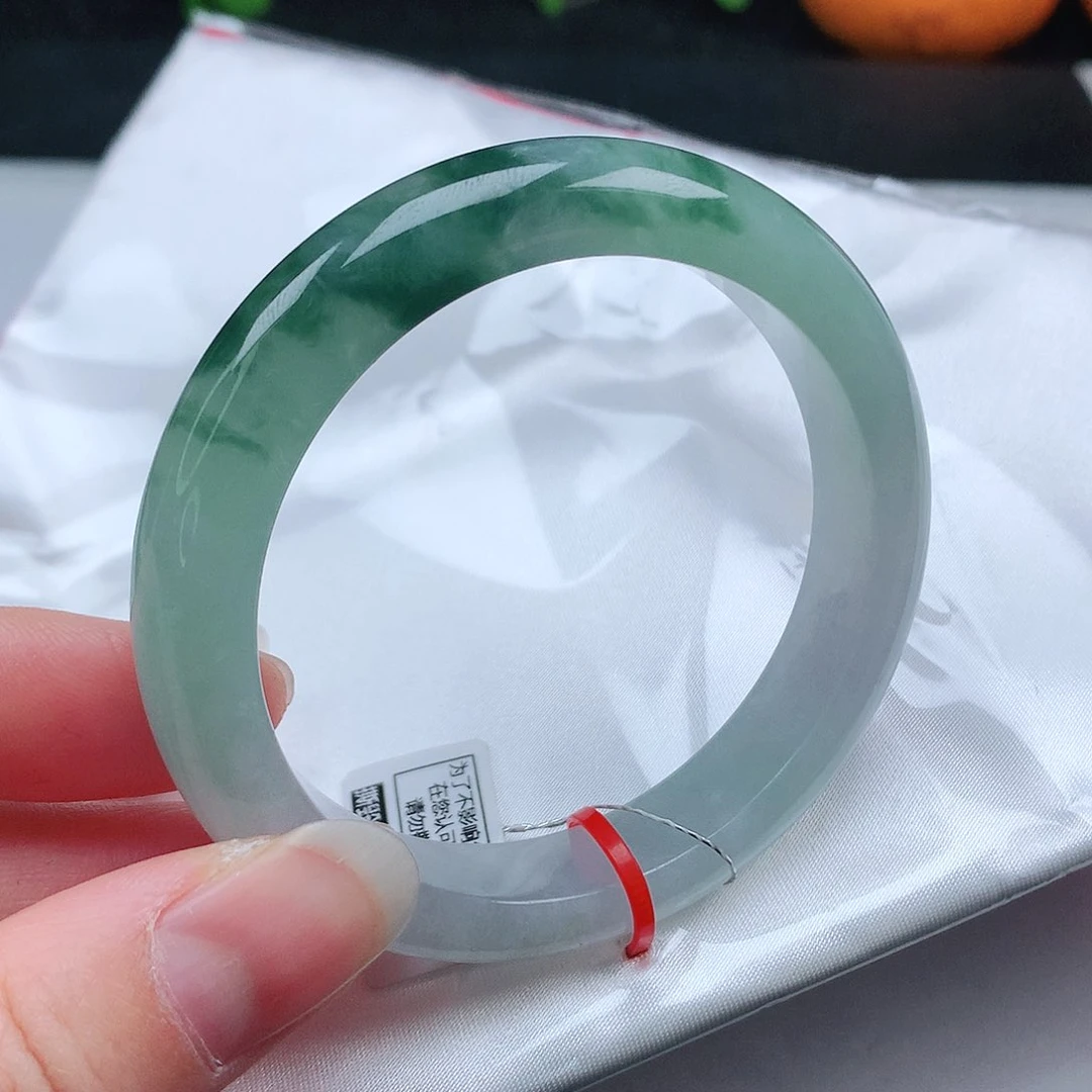 翡翠手镯未镶嵌54圈