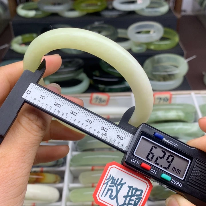 蛇纹石玉未镶嵌手镯979