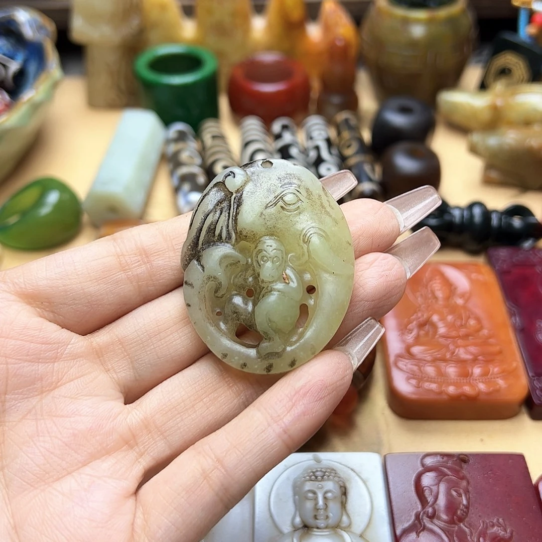 蛇纹石玉未镶嵌颈饰