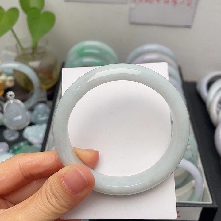 翡翠未镶嵌手镯56.3/12.2/8有纹裂