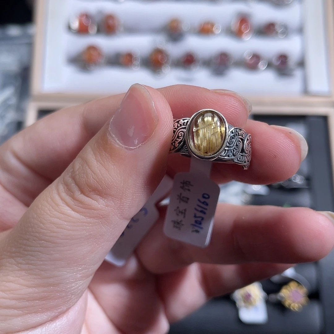 银S925镶嵌戒指水晶M****?