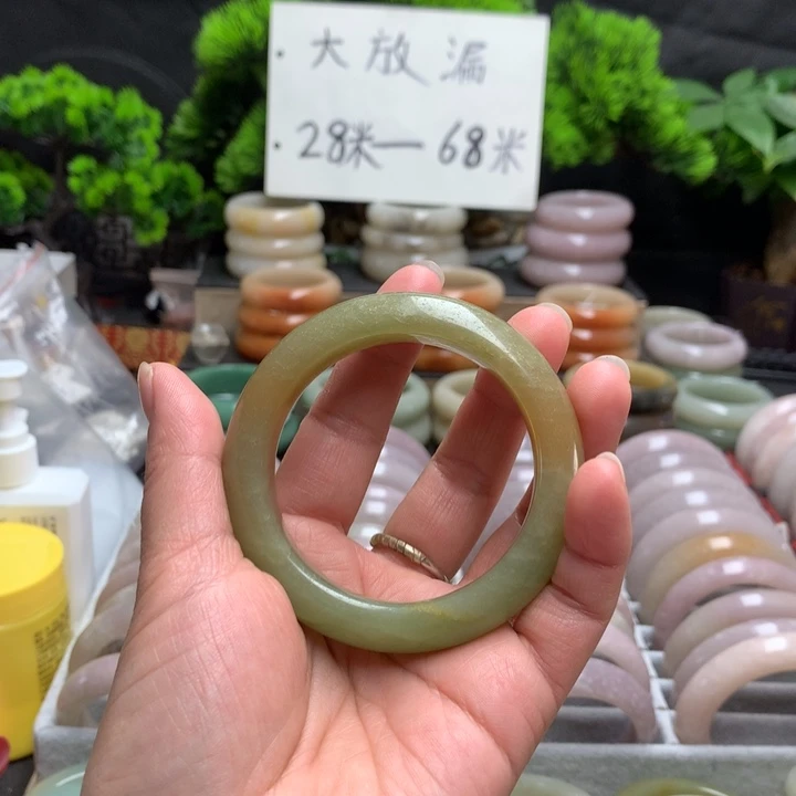 石英质玉（佘太翠）未镶嵌手镯