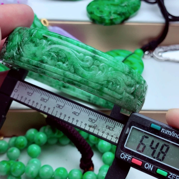 翡翠未镶嵌手镯…．．