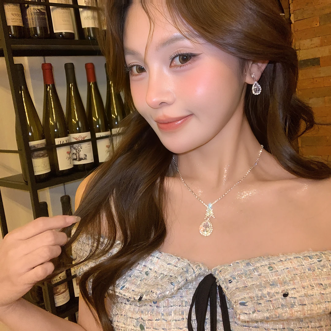 合金项链 精致满钻水滴项链耳钉套装轻奢高级感锁骨链简约颈链