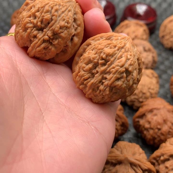 A*D34骰子文玩核桃狮子头