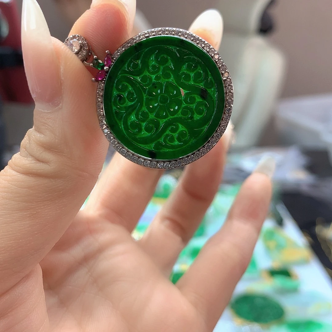 翡翠银S925镶嵌颈饰翡翠