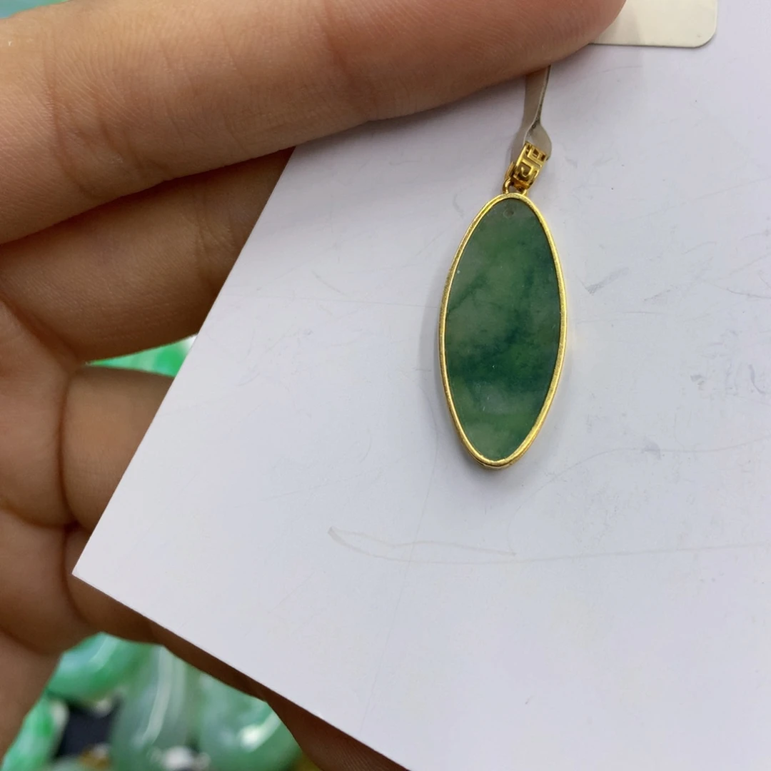 翡翠18K金镶嵌颈饰翡翠