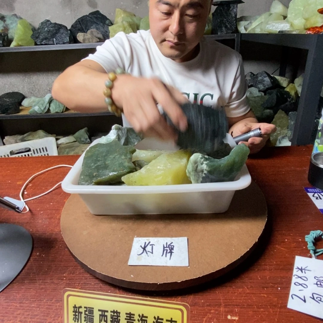 蛇纹石玉岫玉原石随机发一块未镶嵌