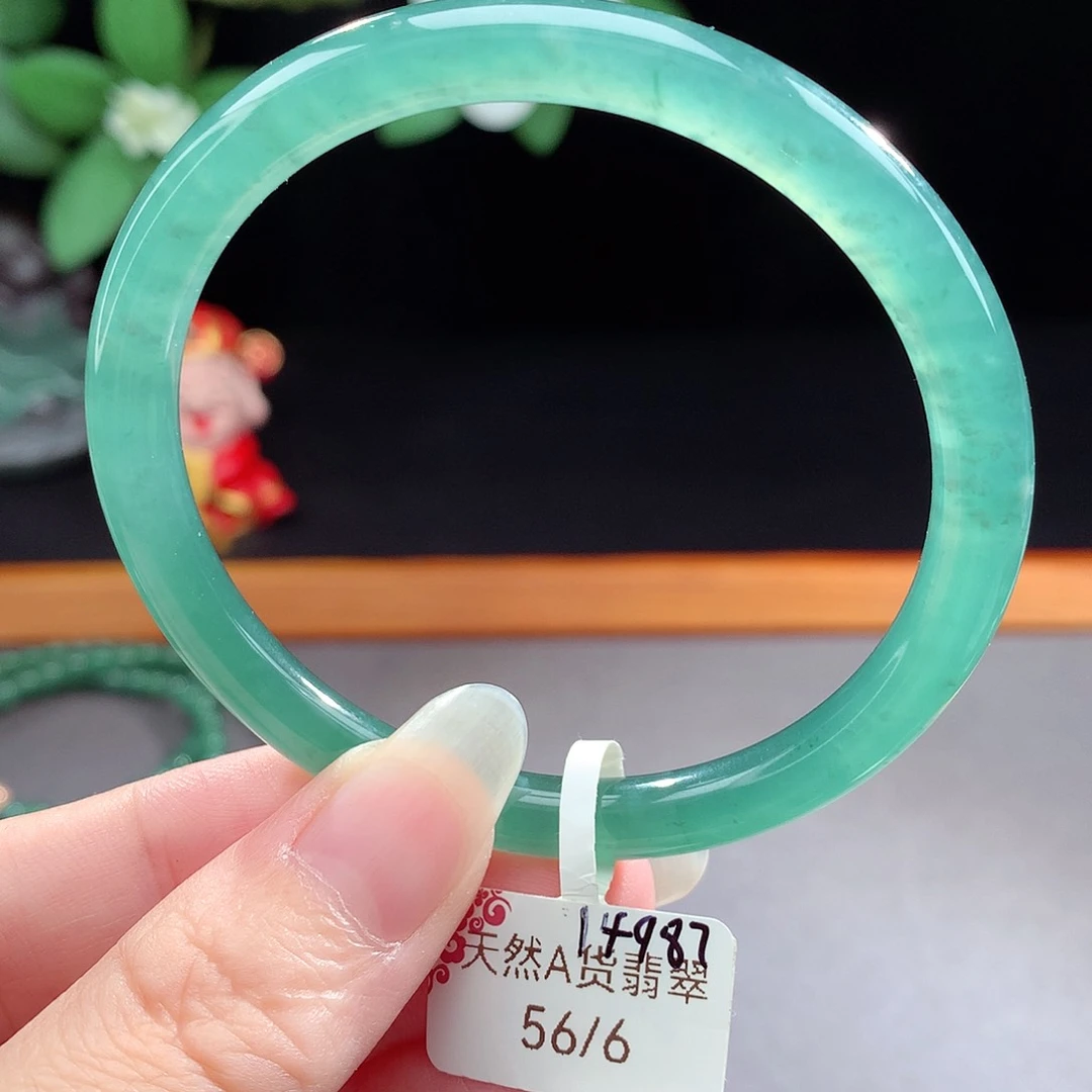 未镶嵌手镯（圆镯）翡翠