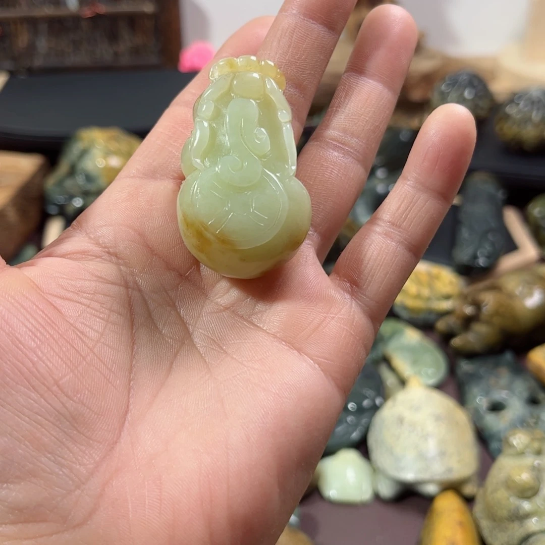 岫岩老玉（透闪石质玉）挂件未镶嵌走****步