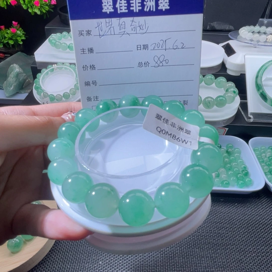 石英岩玉未镶嵌耳钉