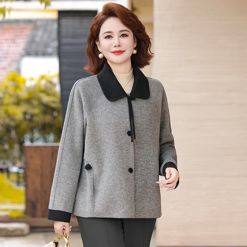 妈妈秋装外套2025春秋新款中老年女时尚呢子大衣短款母亲气质衣服