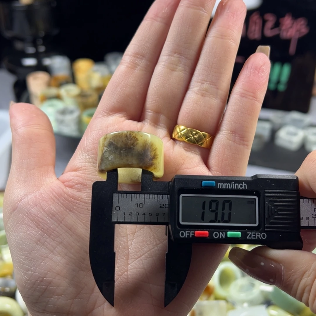 蛇纹石玉未镶嵌戒指