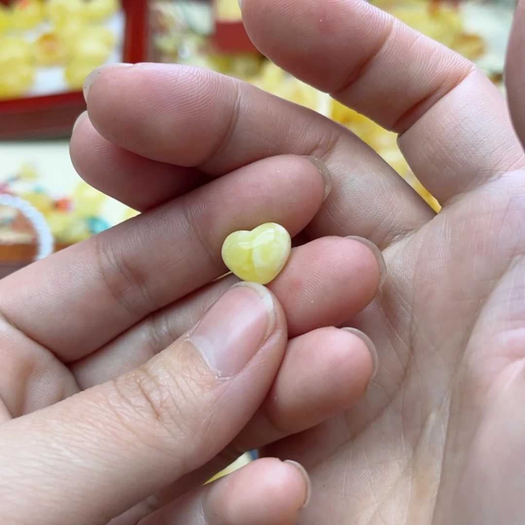 【闪购商品】蜜蜡裸石未镶嵌配饰