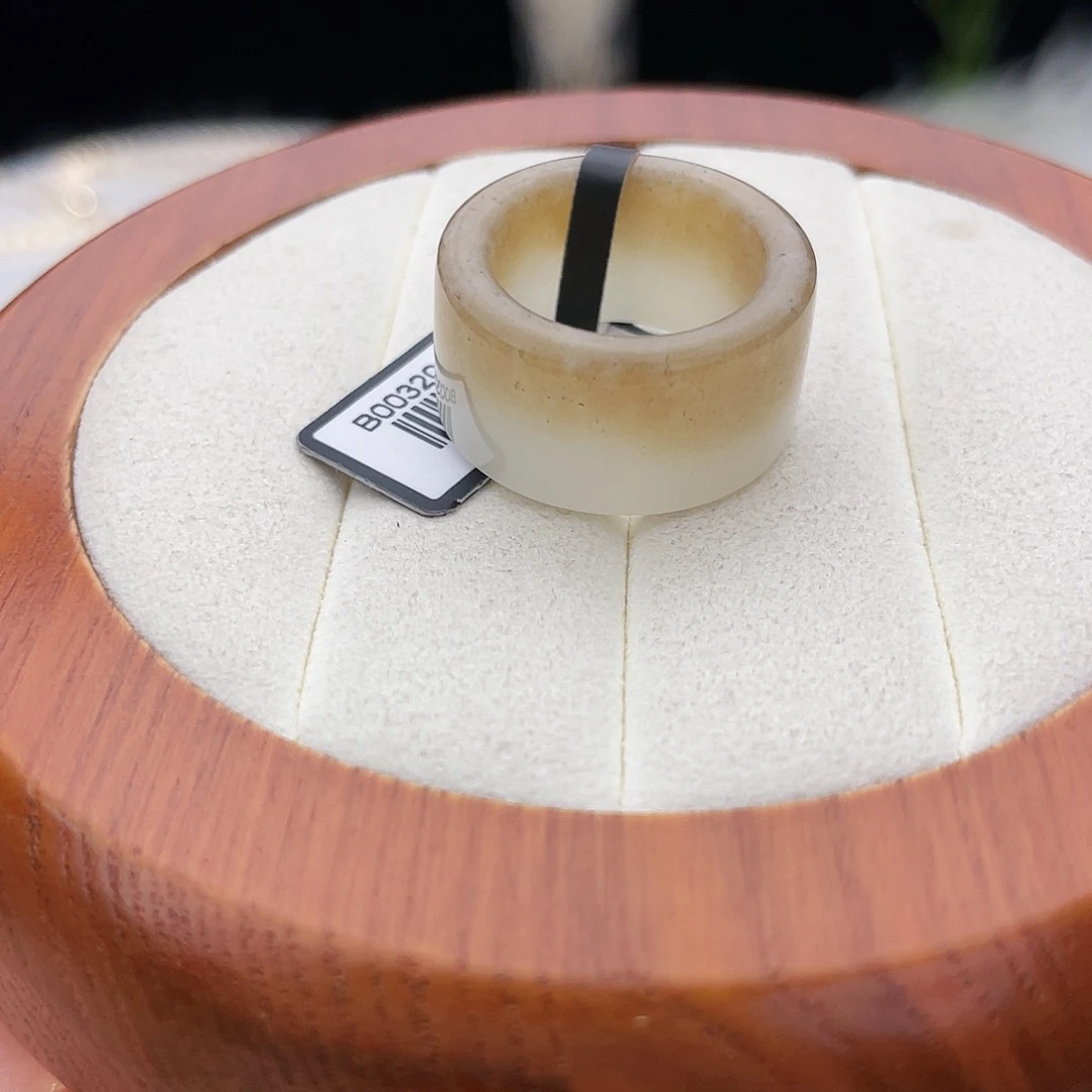 和田玉未镶嵌戒指l112。俄料糖白。16.4。不退换