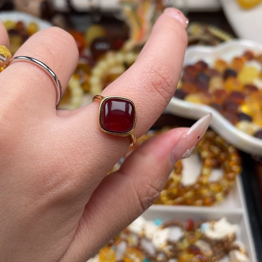 琥珀裸石未镶嵌血珀戒指