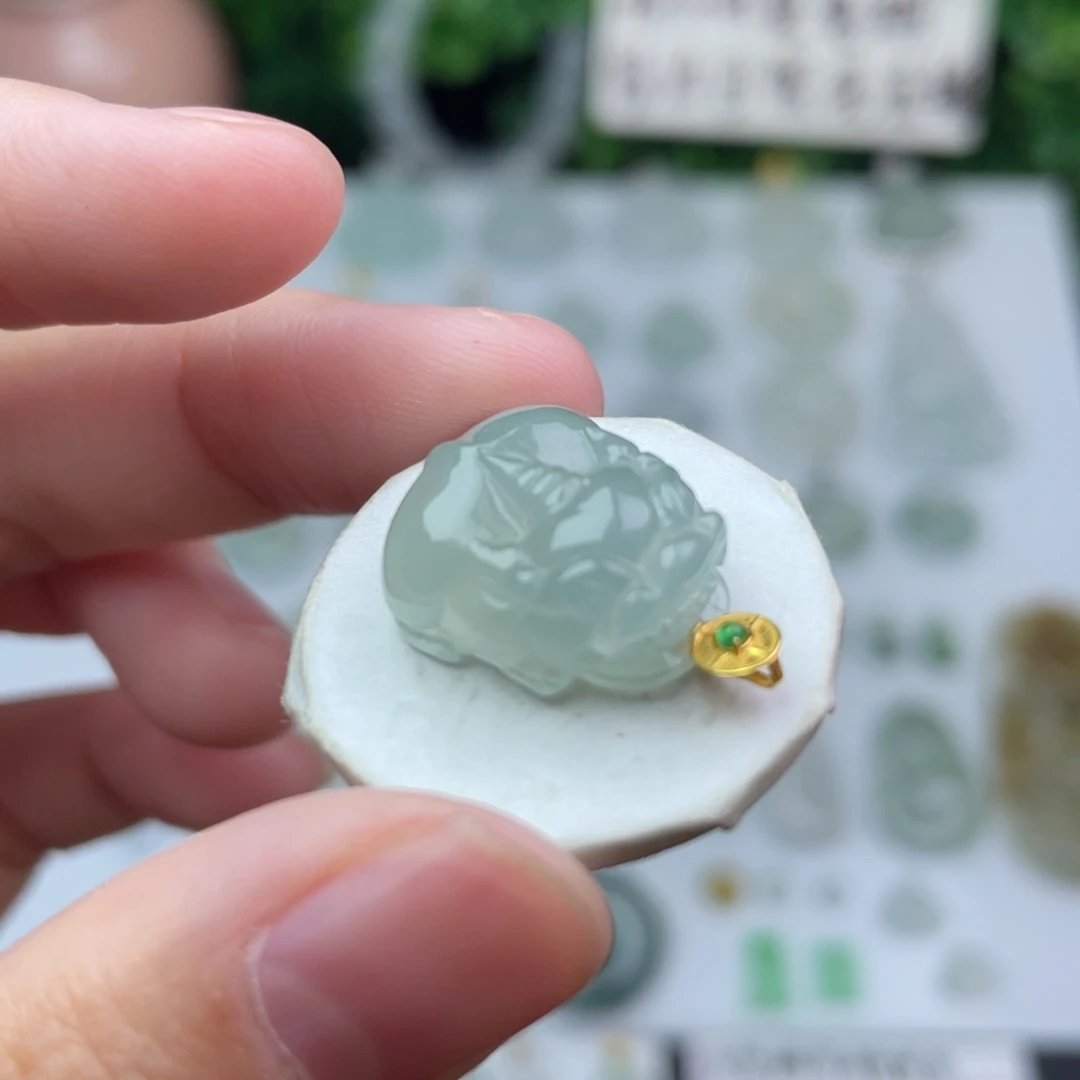 翡翠18K金镶嵌颈饰