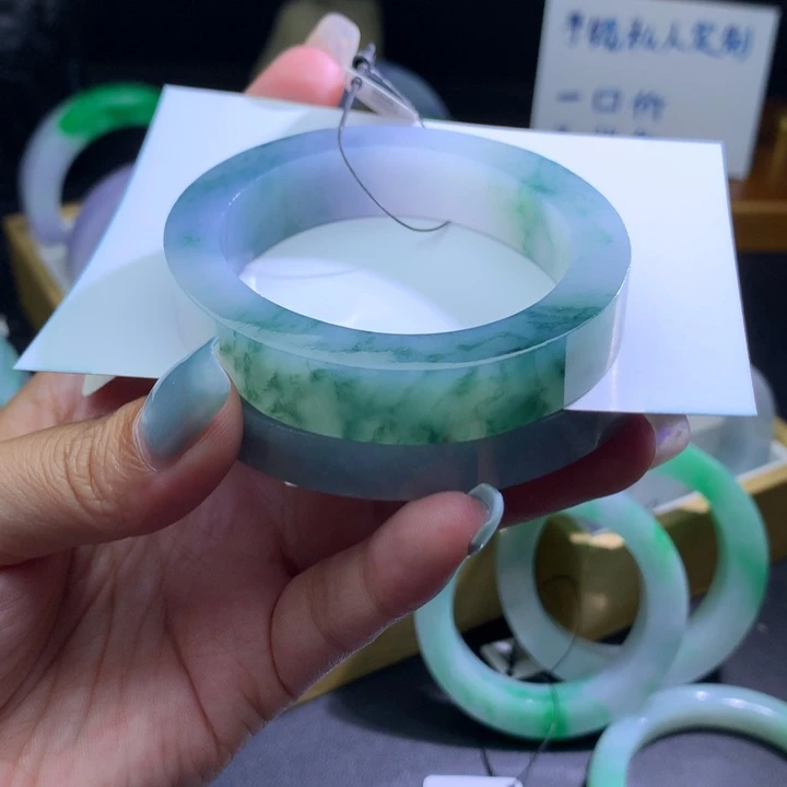 未镶嵌翡翠手镯定制翡翠