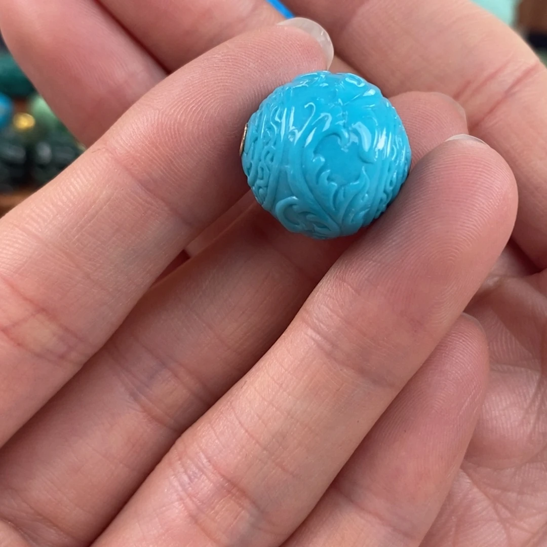 绿松石未镶嵌。唐草珠