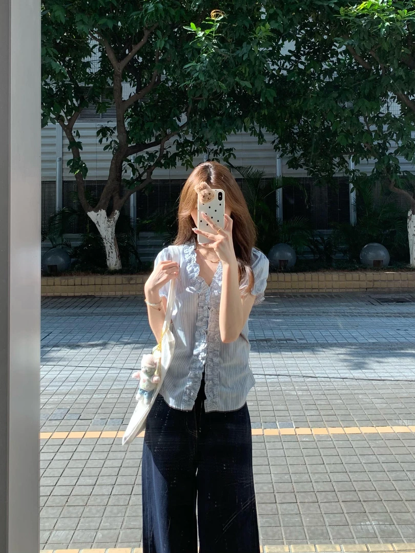 2025夏季新款韩系泡泡袖木耳边条纹衬衫上衣女搭配牛仔裤两件套潮