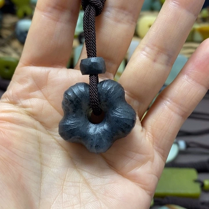 蛇纹石玉未镶嵌挂件