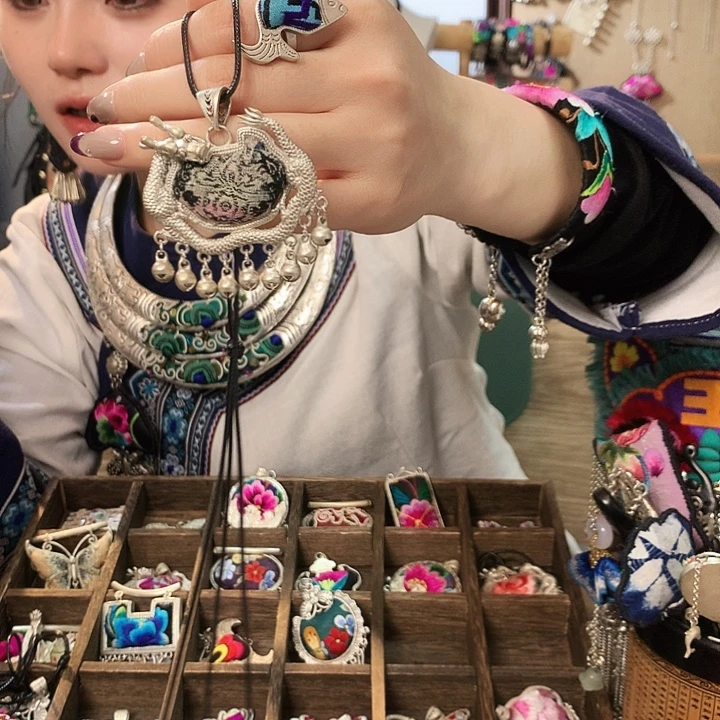 花岗石铁合金吊坠