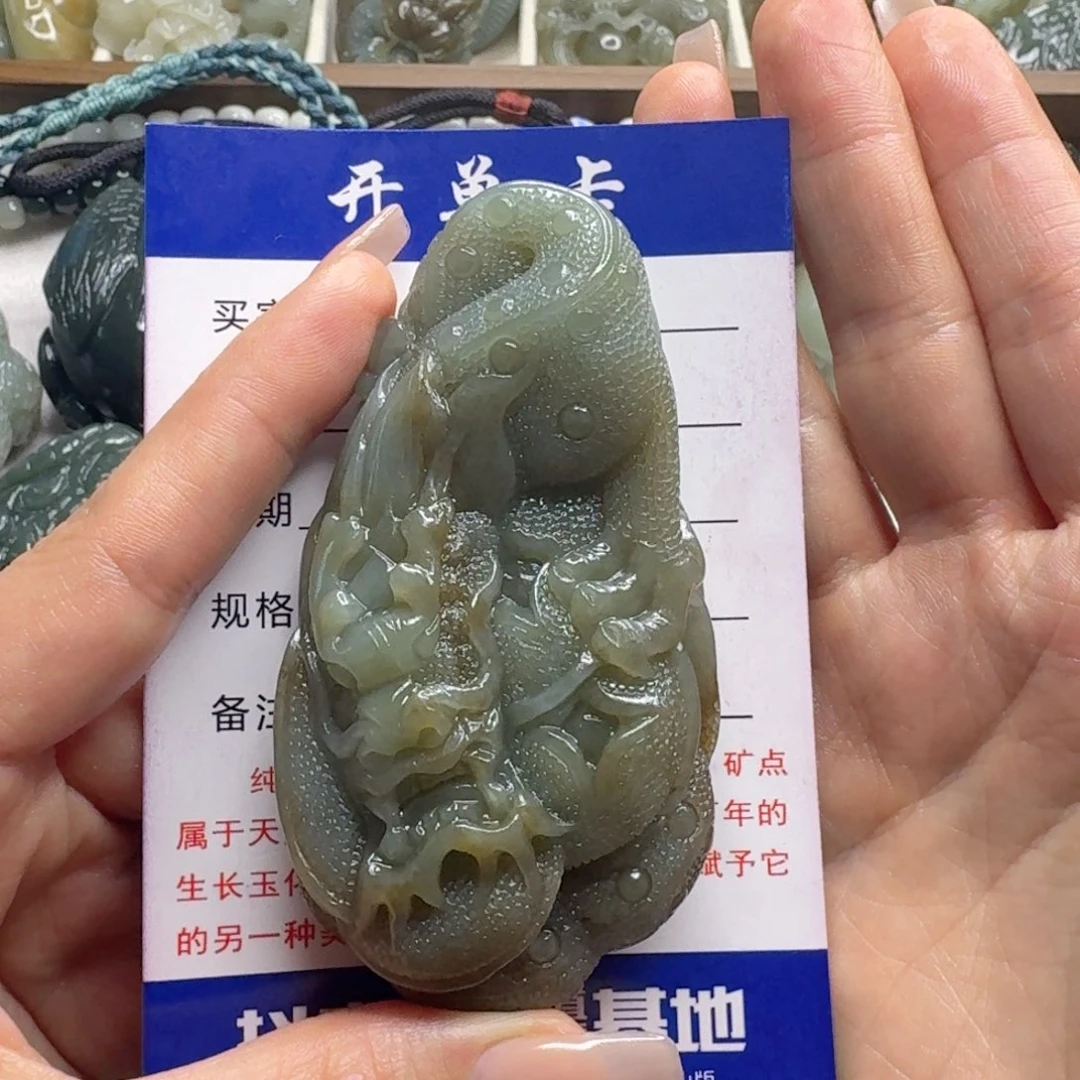 颈饰未镶嵌和田玉知*
