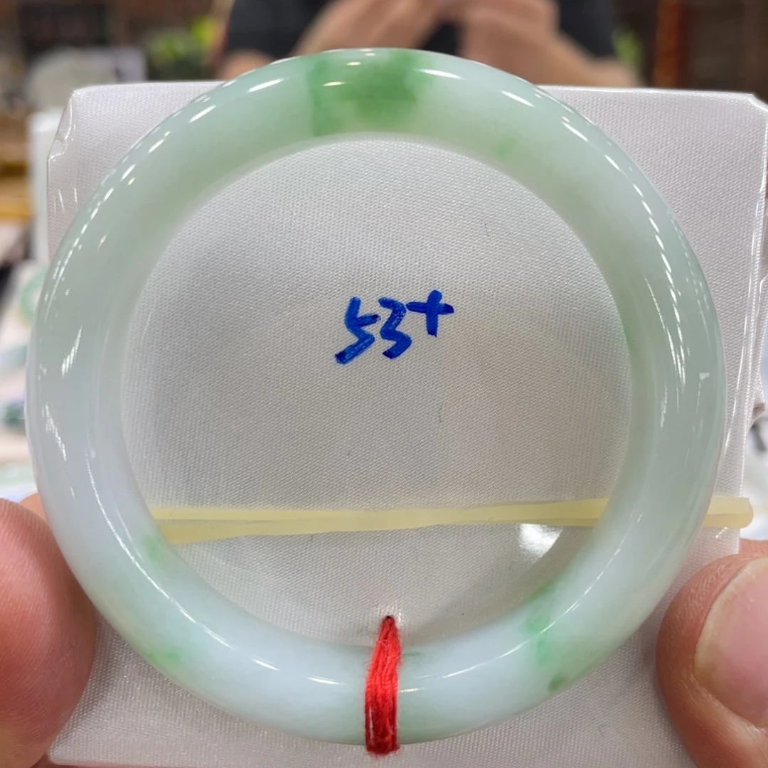 翡翠手镯未镶嵌翡翠